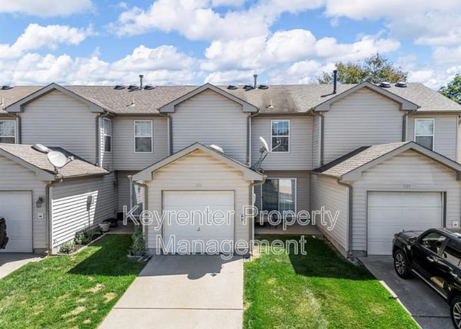 Building Photo - 1111 Ridgeway Dr