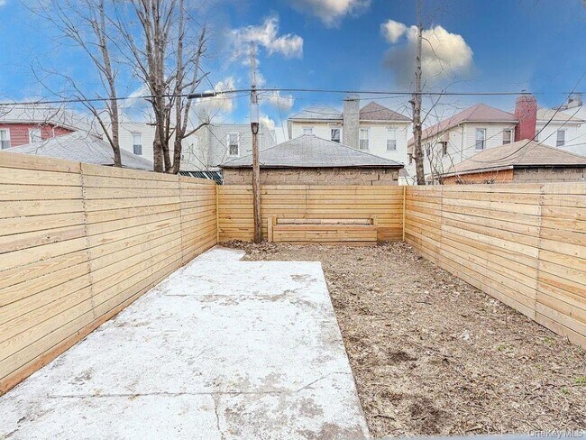 Building Photo - 282 E 38th St