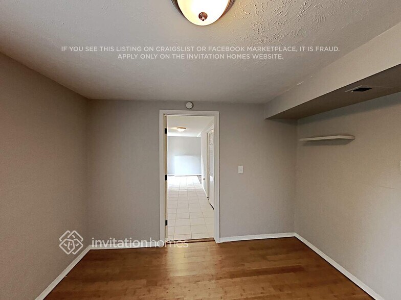 Building Photo - 3884 S Truckee Ct