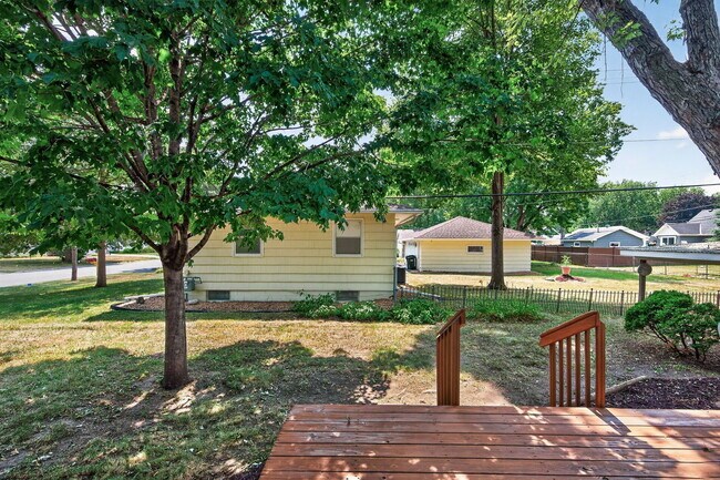 Building Photo - 2036 Coral Ln