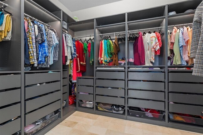 Building Photo - 3367 Vasquez Pl