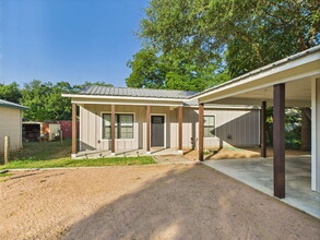 Building Photo - Centrally Located Furnished Home
