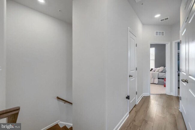 Building Photo - 622 Barnehurst St