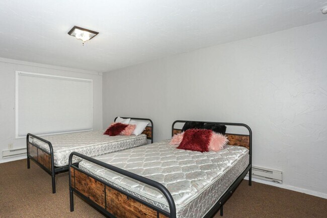 Building Photo - Walk to everything! Partially Furnished! Flexible lease terms!