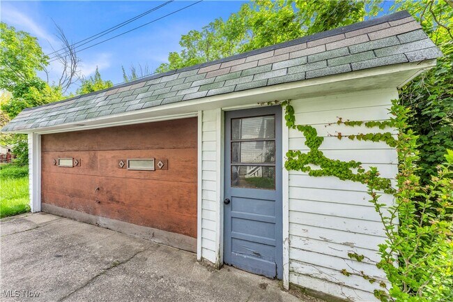 Building Photo - 3209 W 92nd St