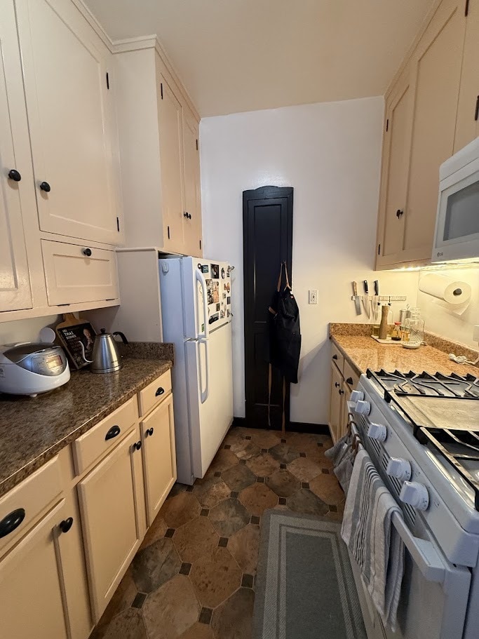 Building Photo - 3639 1st Ave