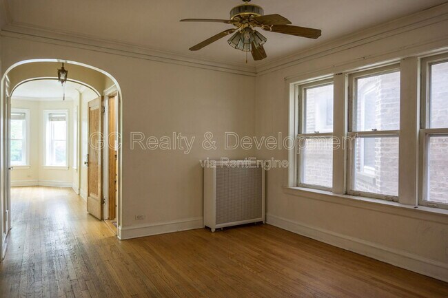 Building Photo - 3841 N Sawyer Ave