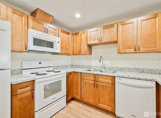 Building Photo - 12202 NE 39th St