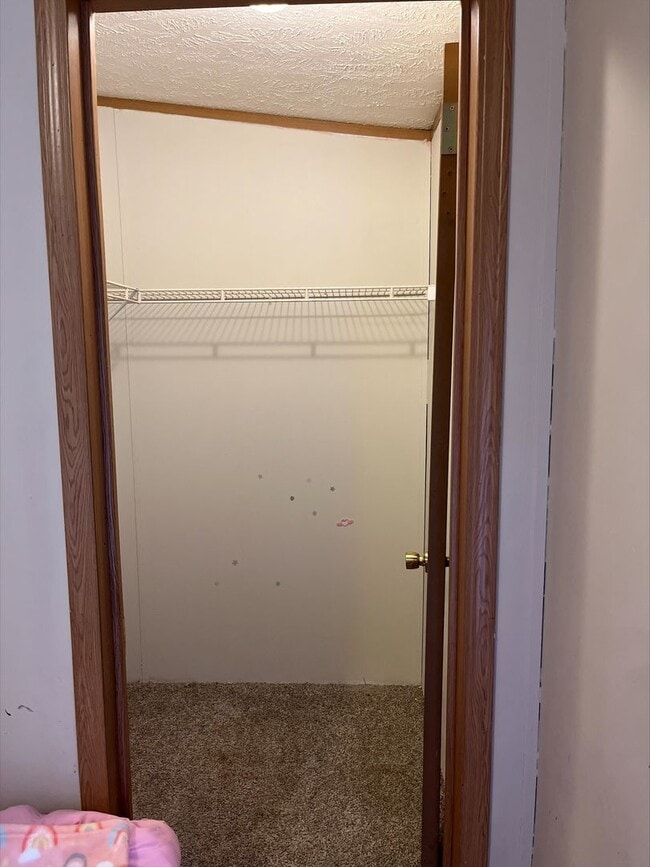 Building Photo - 3bed/2ba Single Family Home