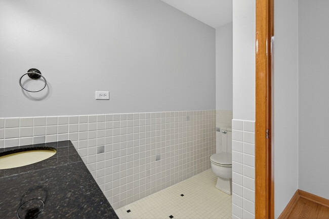 Building Photo - 7245 N Kostner Ave