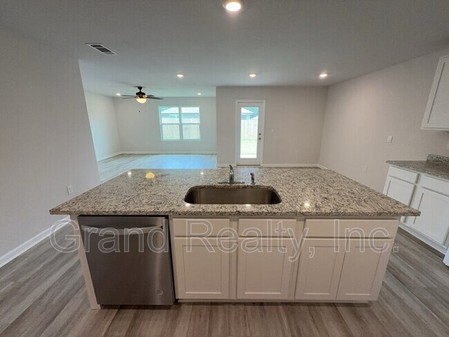 Building Photo - 9330 Tara Cir