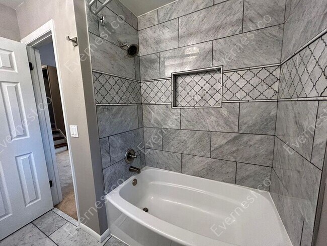 Building Photo - 4891 W Chippewa Dr