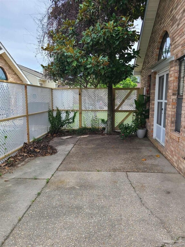Building Photo - 5051 Grande Dr