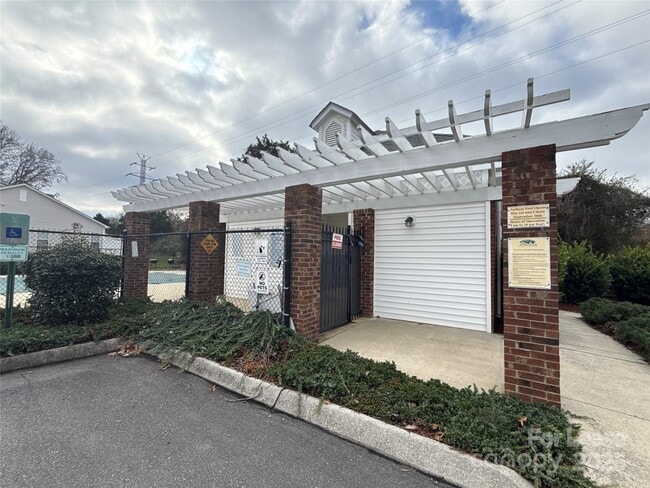 Building Photo - 1515 Sylvia Ct