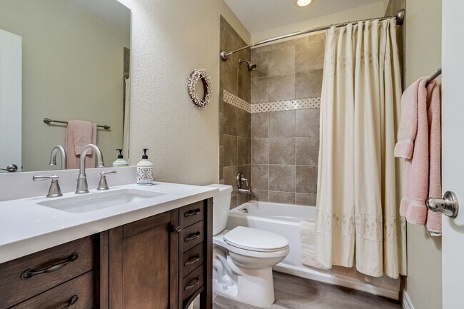 Building Photo - Large single family home in Central Park.