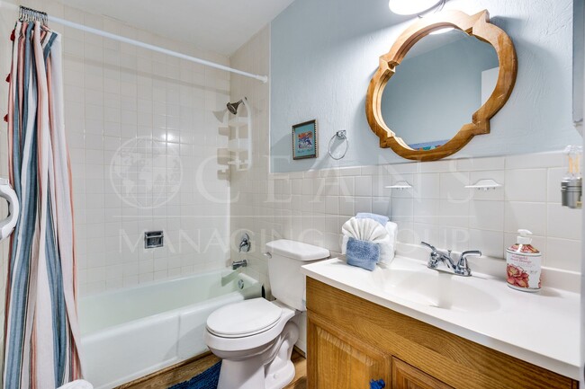 Building Photo - Furnished Coastal Living Condo