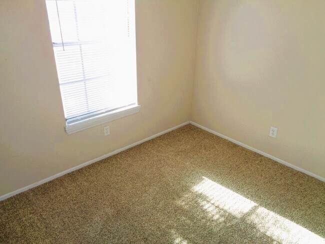 Building Photo - Exquisite Single Level Upper Valley Home With Refrigerated Air Located In Quiet Neighborhood