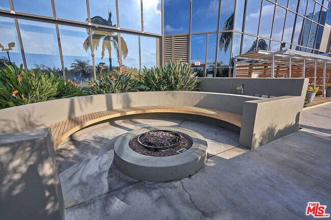 Building Photo - 1100 Wilshire Blvd