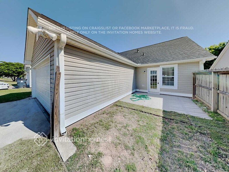 Building Photo - 319 Fairdale Trace
