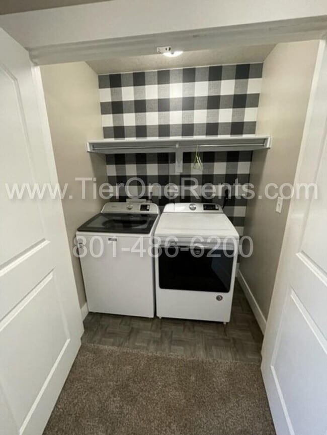 Building Photo - No deposit option for qualified renters