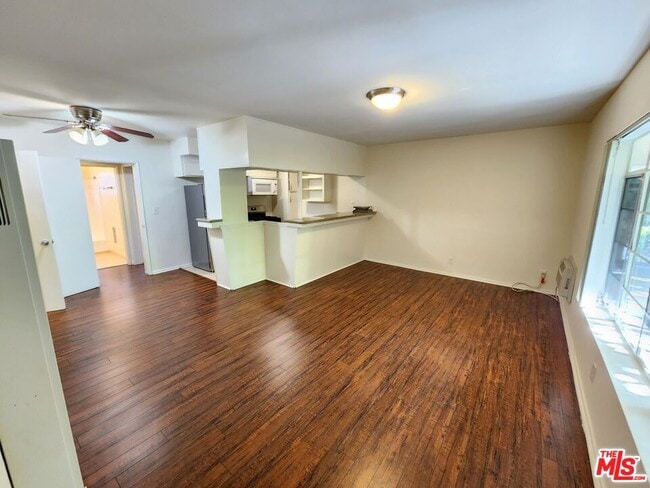 Building Photo - 1013 N San Vicente Blvd