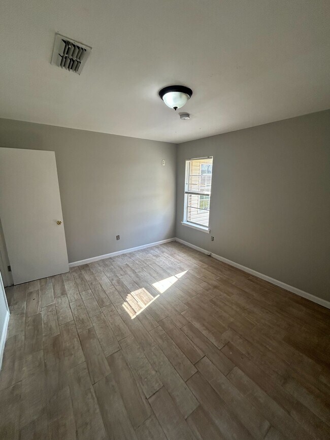 Building Photo - 940 Pebblebrook Dr