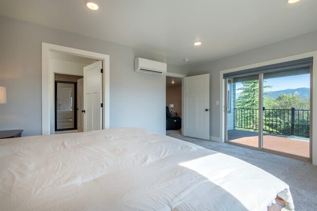 Building Photo - 216 Abby Lp