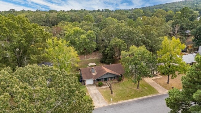 Building Photo - 19 Oak Forest Dr