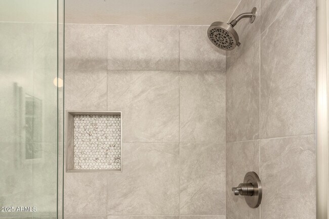Building Photo - 13039 N 70th St