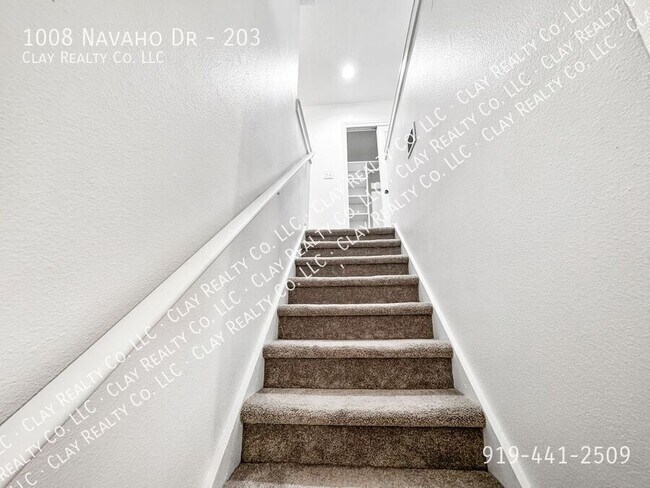 Building Photo - 1008 Navaho Dr