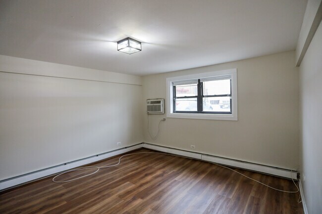 Building Photo - 9020 Lamon Ave