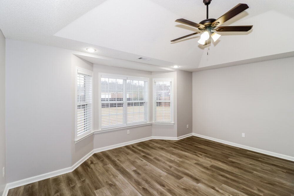 Building Photo - 10114 Bloomsbury Ave