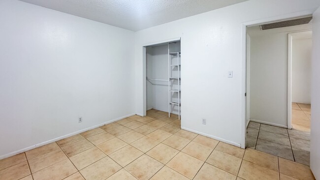 Building Photo - 3-Bed, Single Story Home in NON-HOA community