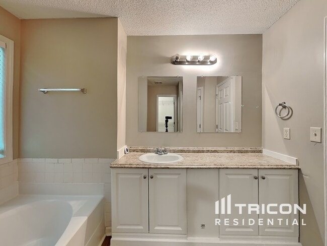 Building Photo - 4108 Lake Summit Ct