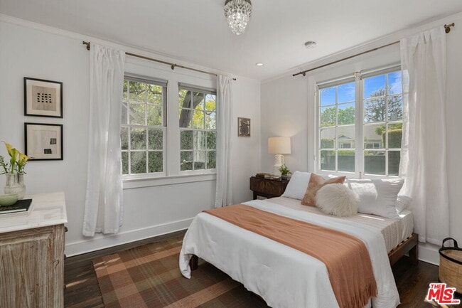 Building Photo - 234 N Ridgewood Pl