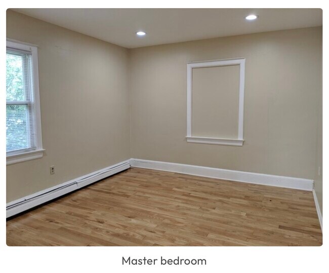Master bedroom - 430 Littleton Rd