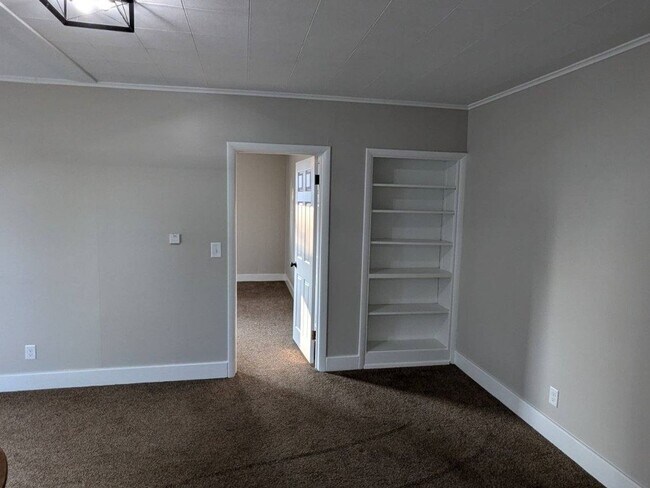 Building Photo - 536 E Washington