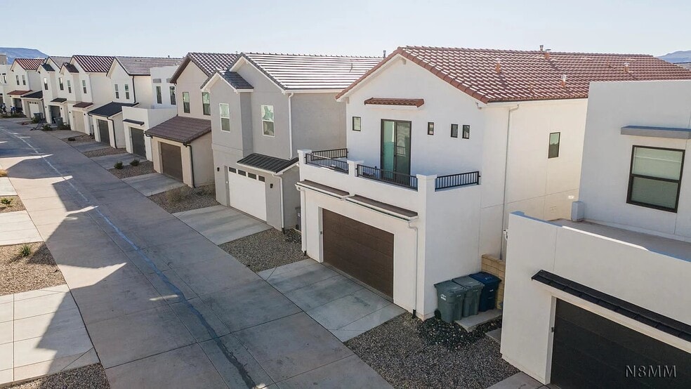 Building Photo - 5651 S Garnet Dr