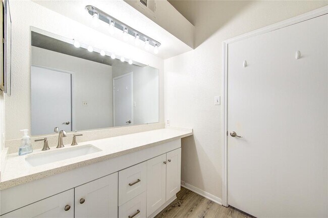 Building Photo - 2121 El Paseo St