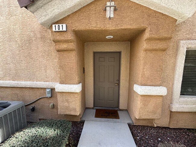 Building Photo - Gorgeous 2Bed/2Bath/1CarGarage TownHouse, located in the NW part of the valley