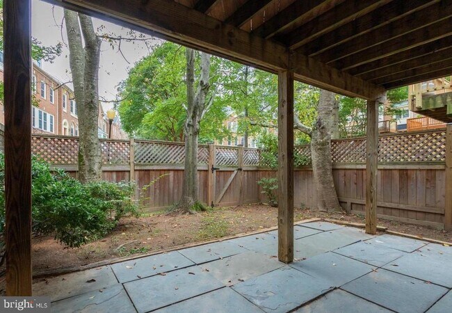 Building Photo - 5453 Whitley Park Terrace