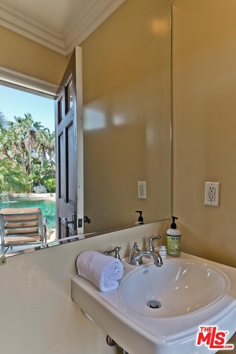 Building Photo - 6127 Rhodes Ave