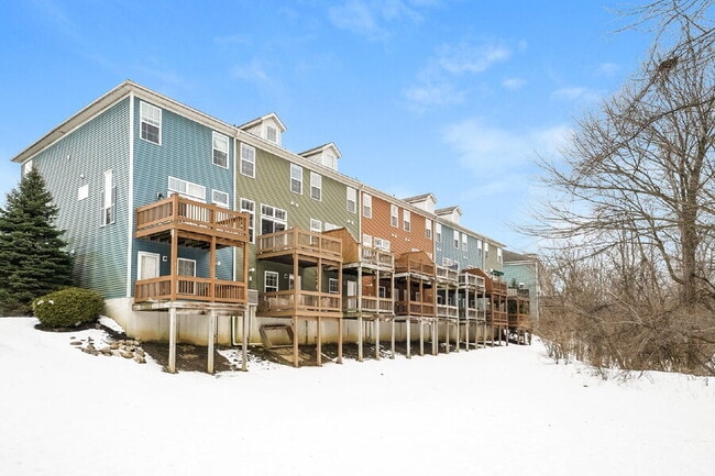 Building Photo - 39 Grandview Dr