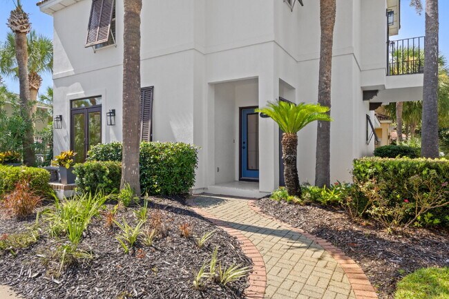 Building Photo - 3 bedroom/ 2.5 bathroom in Destin, FL!