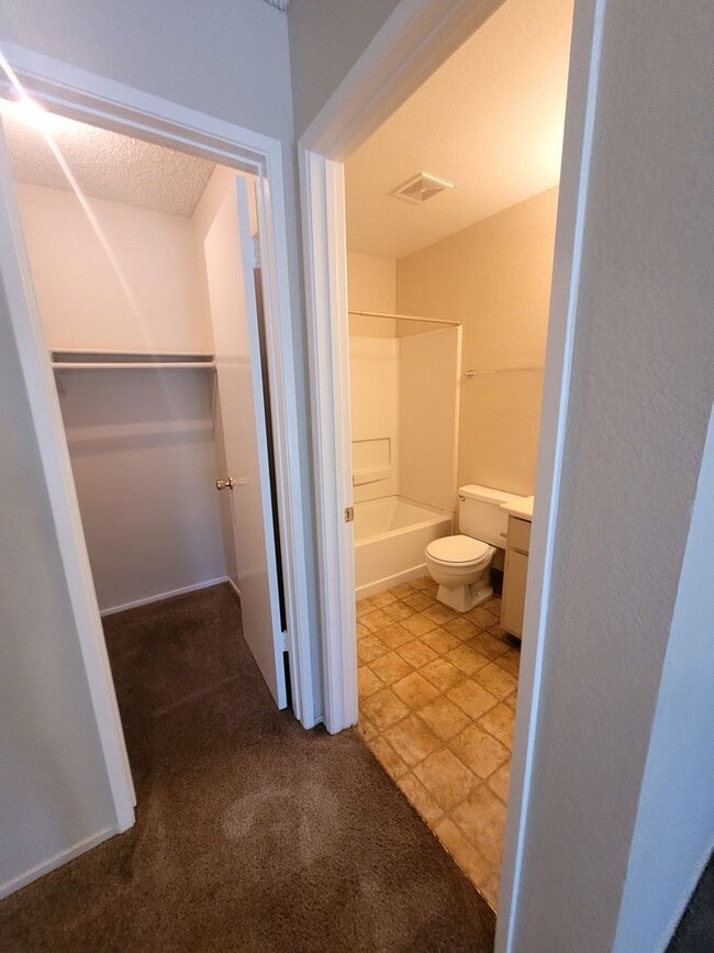 Building Photo - Condo on Madison Avenue. MOVE IN SPECIAL. 1 month free.