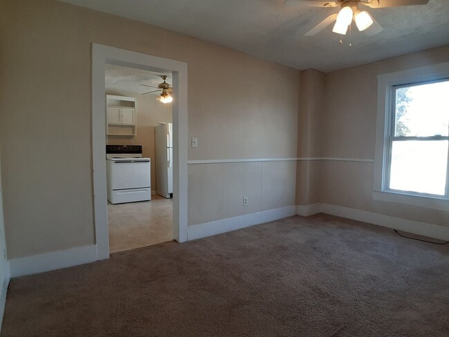 Building Photo - 204 Bolling St