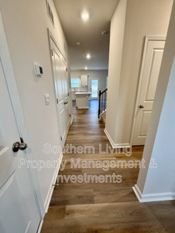 Building Photo - 1413 Secrest Cmns Dr