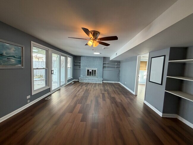 Building Photo - 1200 Glen Ln