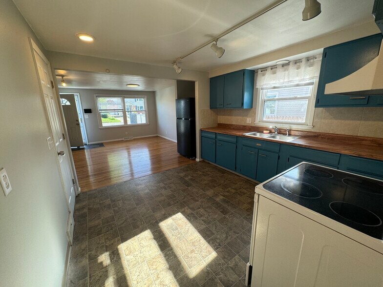 Building Photo - 72 Bannard Ave