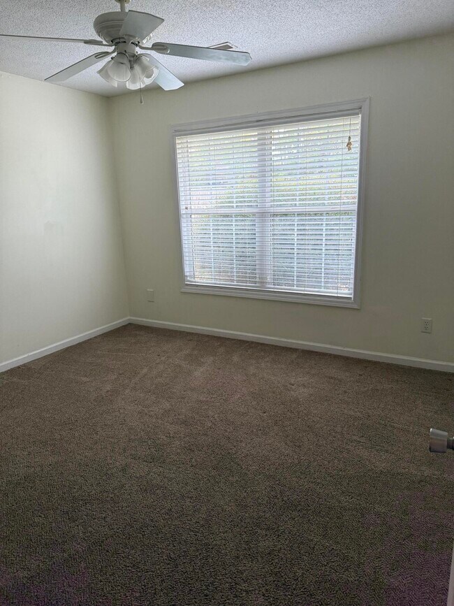 Building Photo - 2980 Kaempfer Cir